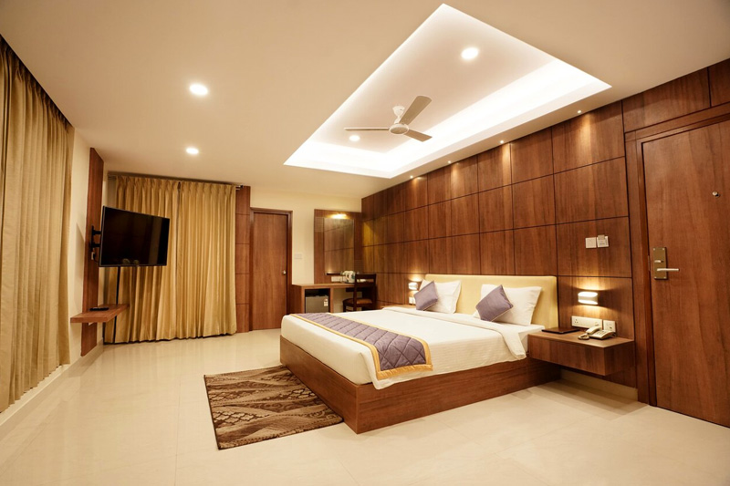 Hinduja Business Hotel